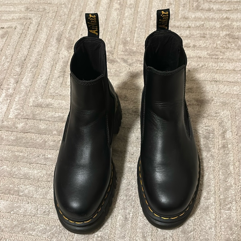 Dr. Martens black leather Audrick Chelsea boots bouncing soles- 8w- LIKE NEW!!